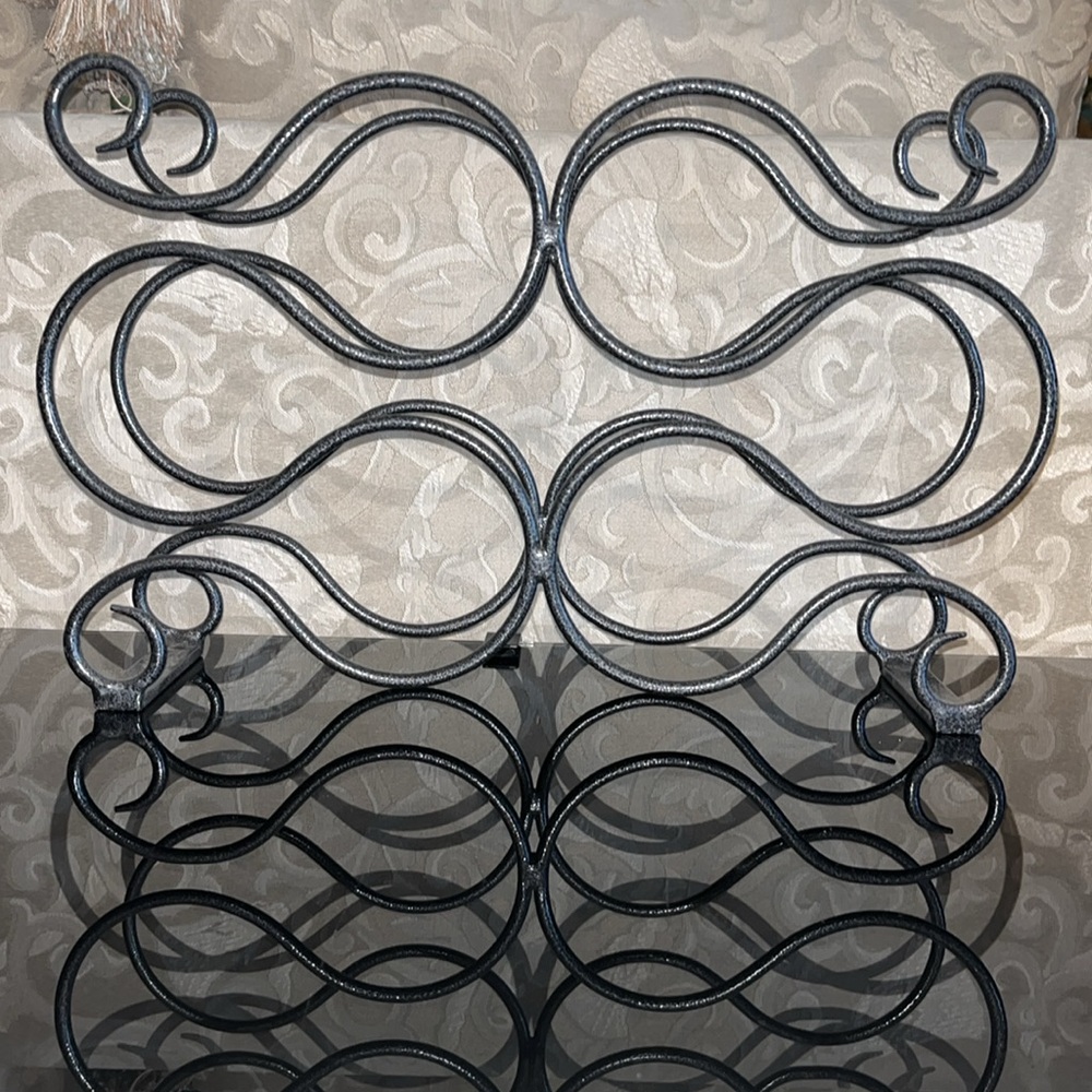 8 or 9 Bottle Wine Rack Metal With gray/Black Finish no brand